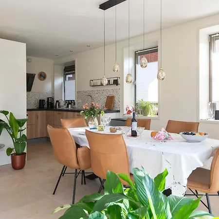 Serene Parkside Retreat 公寓