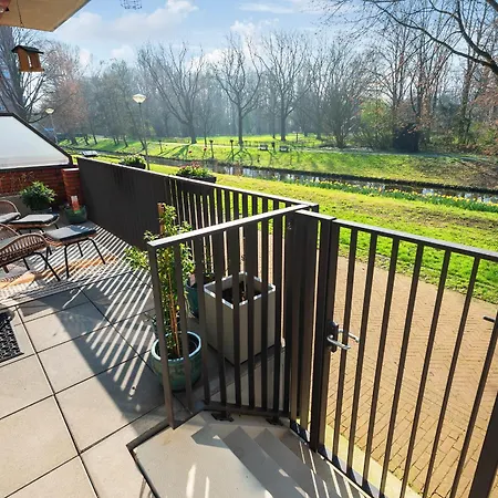 公寓 Serene Parkside Retreat 阿尔克马尔